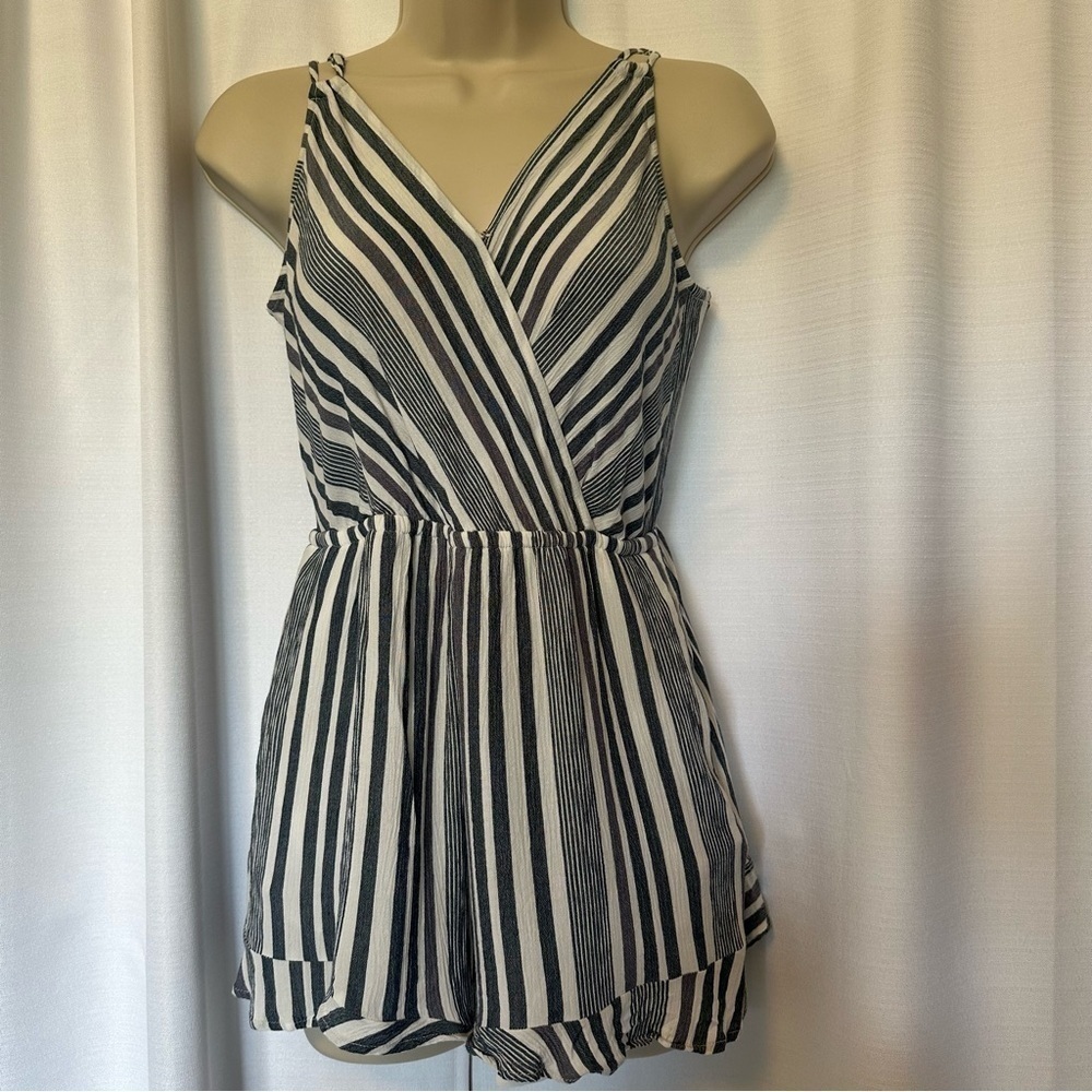 Women’s American Eagle 🦅 Outfitters Nautical Striped Open Back Romper Sz Medium